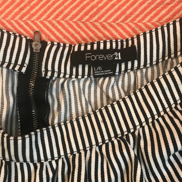 Black and White Striped Circle Skirt 🖤 - Picture 3 of 4